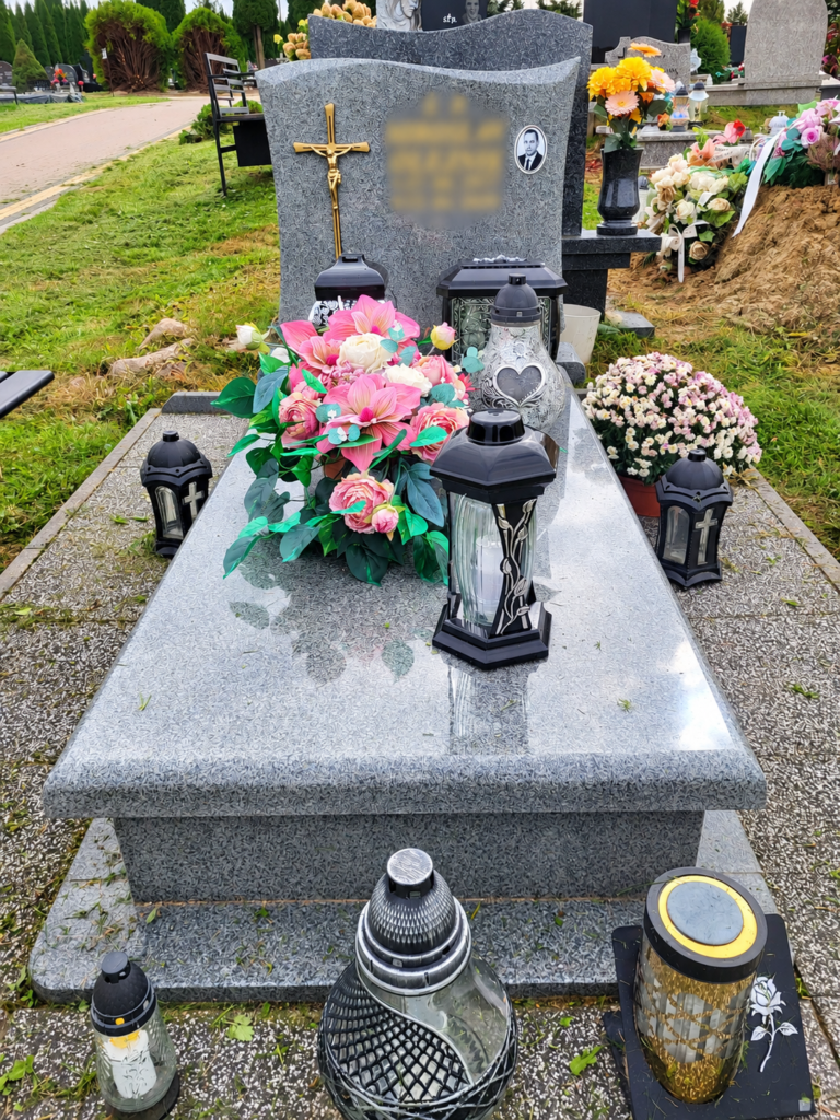 Nagrobek pojedynczy 12